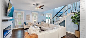 Cape Calypso! Heated Pool, Coastal Luxury, Bike to Beach