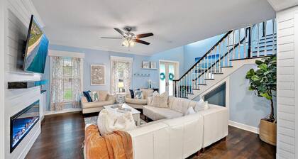 Cape Calypso! Heated Pool, Coastal Luxury, Bike to Beach