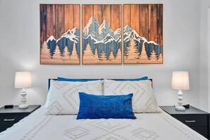 4 bedrooms, iron/ironing board, travel cot, free WiFi - Amenities Galore: Pool, Public Lake, Sauna, Hot Tub, Game Room, Playground (Albrightsville)