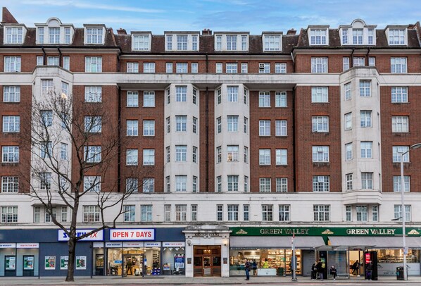 Exterior - Lovely 1-bed Apartment in London (London)