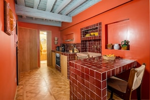 Geladeira, fogão, cooktop, cafeteira/chaleira