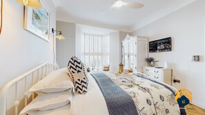 2 chambres, fer et planche à repasser, draps fournis