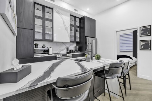 Stylish, Luxurious & Conveniently Located (2-bedroom)