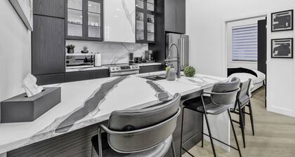 Stylish, Luxurious & Conveniently Located (2-bedroom)