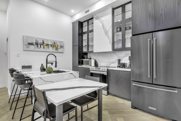 KĂŒhlschrank, Mikrowelle, Ofen, Herdplatte