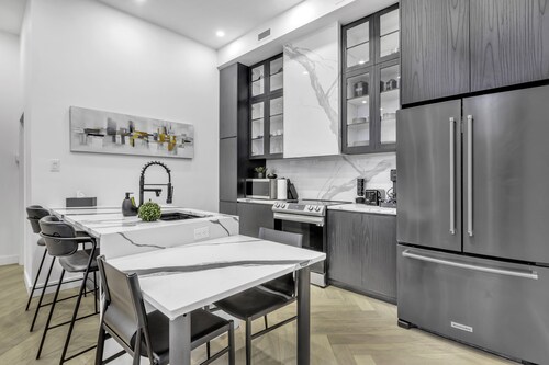 Stylish, Luxurious & Conveniently Located (2-bedroom)