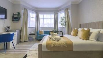 1 bedroom, desk, iron/ironing board, WiFi