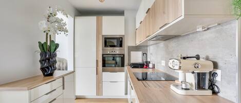 Fridge, microwave, oven, stovetop