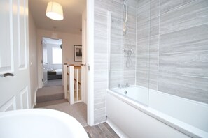 Dutxa, assecador de cabells i tovalloles