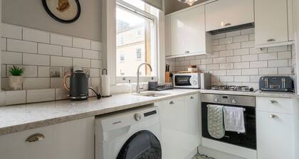 Cohost Partners Classy 1BR in the Heart of Bath