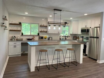 Spacious 5-bedroom home-pet friendly