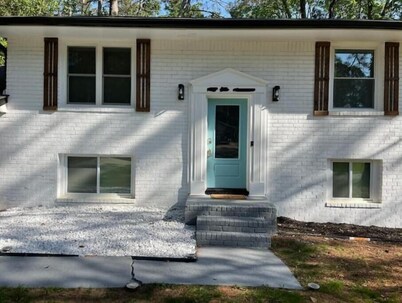 Spacious 5-bedroom home-pet friendly