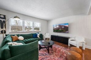 Smart TV, videogames, pebolim