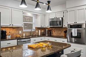 Fridge, microwave, oven, stovetop - Southern Comfort Getaway: hot tub-theater-game room-fire pit-yard games (Concord)