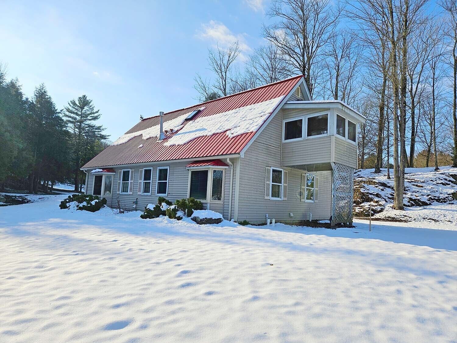 2 Bedroom Cozy Sanctuary in Vermont's Countryside with Gorgeous Ponds