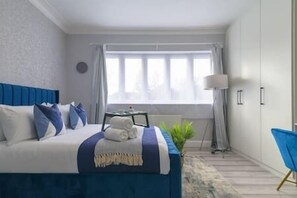 1 bedroom, desk, iron/ironing board, WiFi - The Sapphire Room (Harrow)