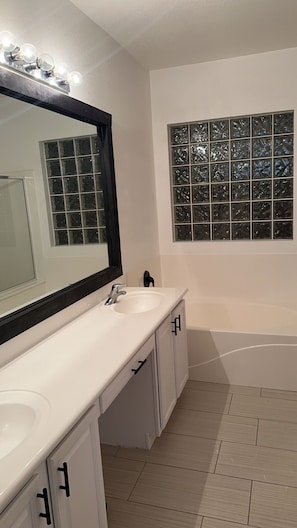 Bathroom - Gorgeous Lorna zip house (Phoenix)