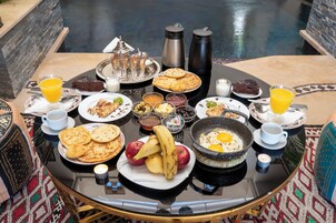 Tägliches inbegriffenes einheimisches Frühstück