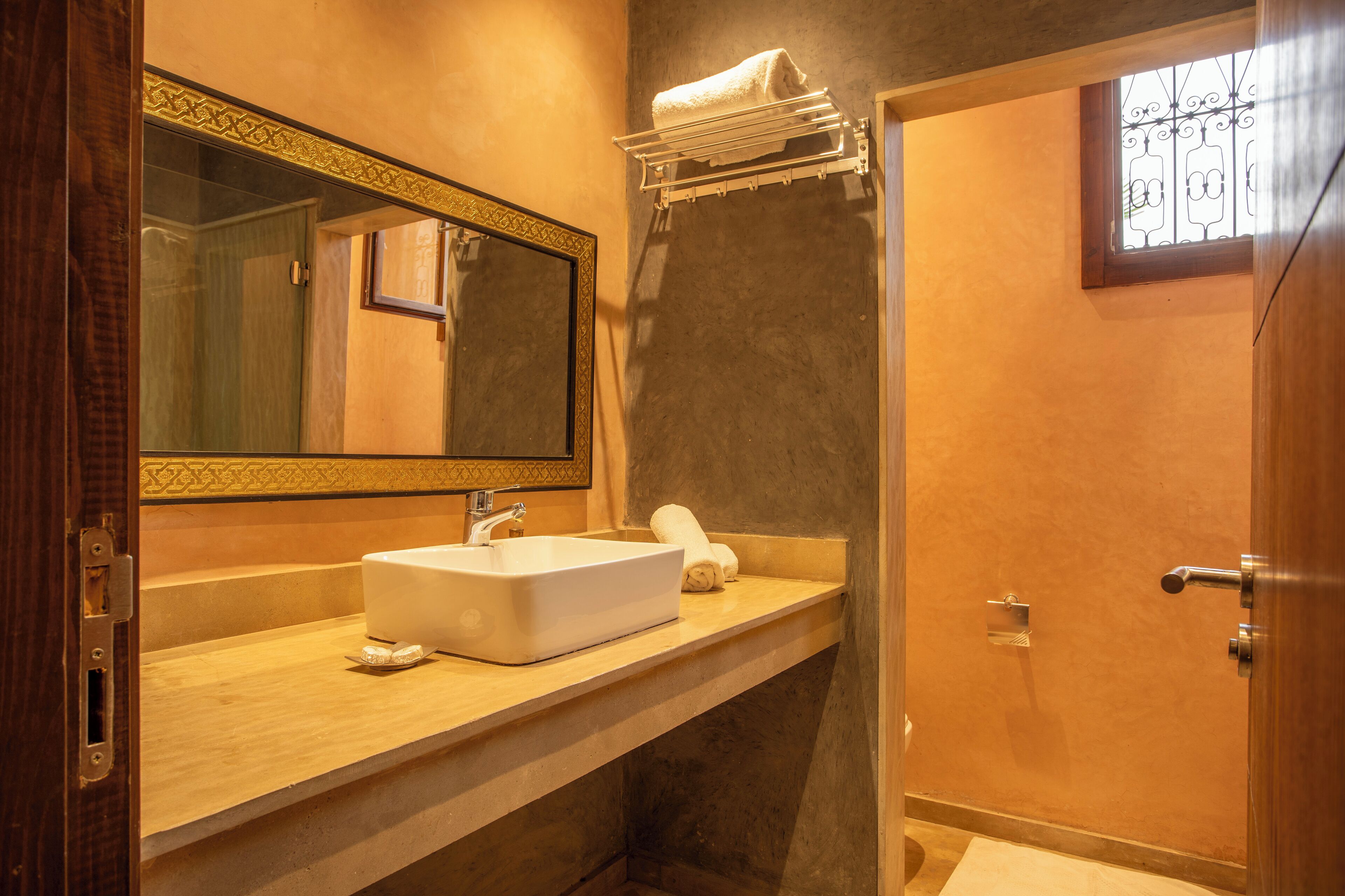 Photo - Riad Azia