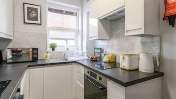 Fridge, microwave, oven, coffee/tea maker