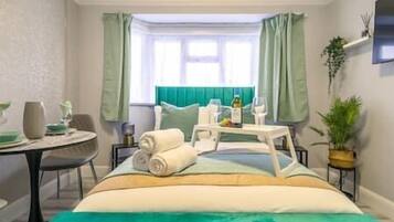 1 bedroom, desk, iron/ironing board, WiFi