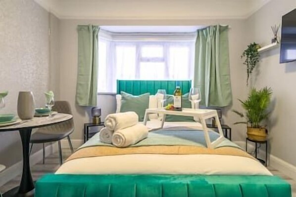 1 chambre, bureau, fer et planche à repasser, Wi-Fi