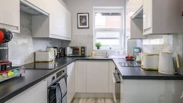 Fridge, microwave, oven, coffee/tea maker