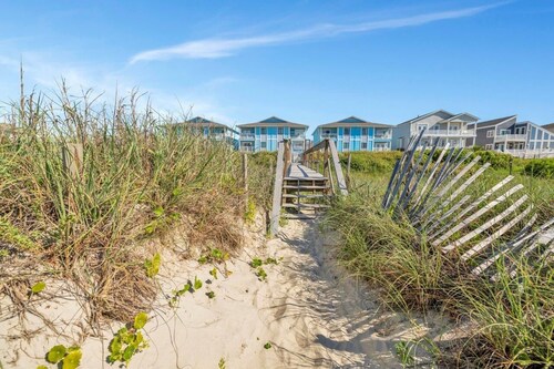 Oceanfront in Ocean Isle Beach! "C2 Shining Sea" - 3 bed 2 bath Condo - Sleeps 8