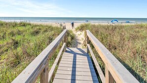 A wooden boardwalk leading to a beach with a clear sky. - Oceanfront in Ocean Isle Beach! "C2 Shining Sea" - 3 bed 2 bath Condo - Sleeps 8 (Ocean Isle Beach)