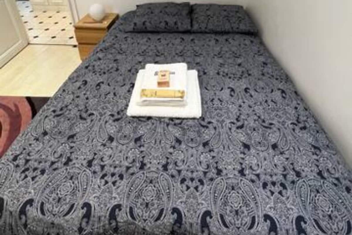 Eiffel Bliss (Use of 2nd room = Double rate to be paid on site + to be confirmed in advance) | 1 bedroom, blackout drapes, iron/ironing board, free WiFi