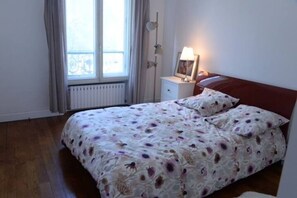 Eiffel Edge Escape | Blackout drapes, iron/ironing board, free WiFi, bed sheets - Eiffel Edge Escape (30 mètres de la Tour Eiffel)  (Paris)