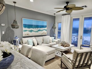 Smart-TV, Kamin, Bücher