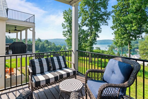 Brand New! Deerfield house with covered boat slip!