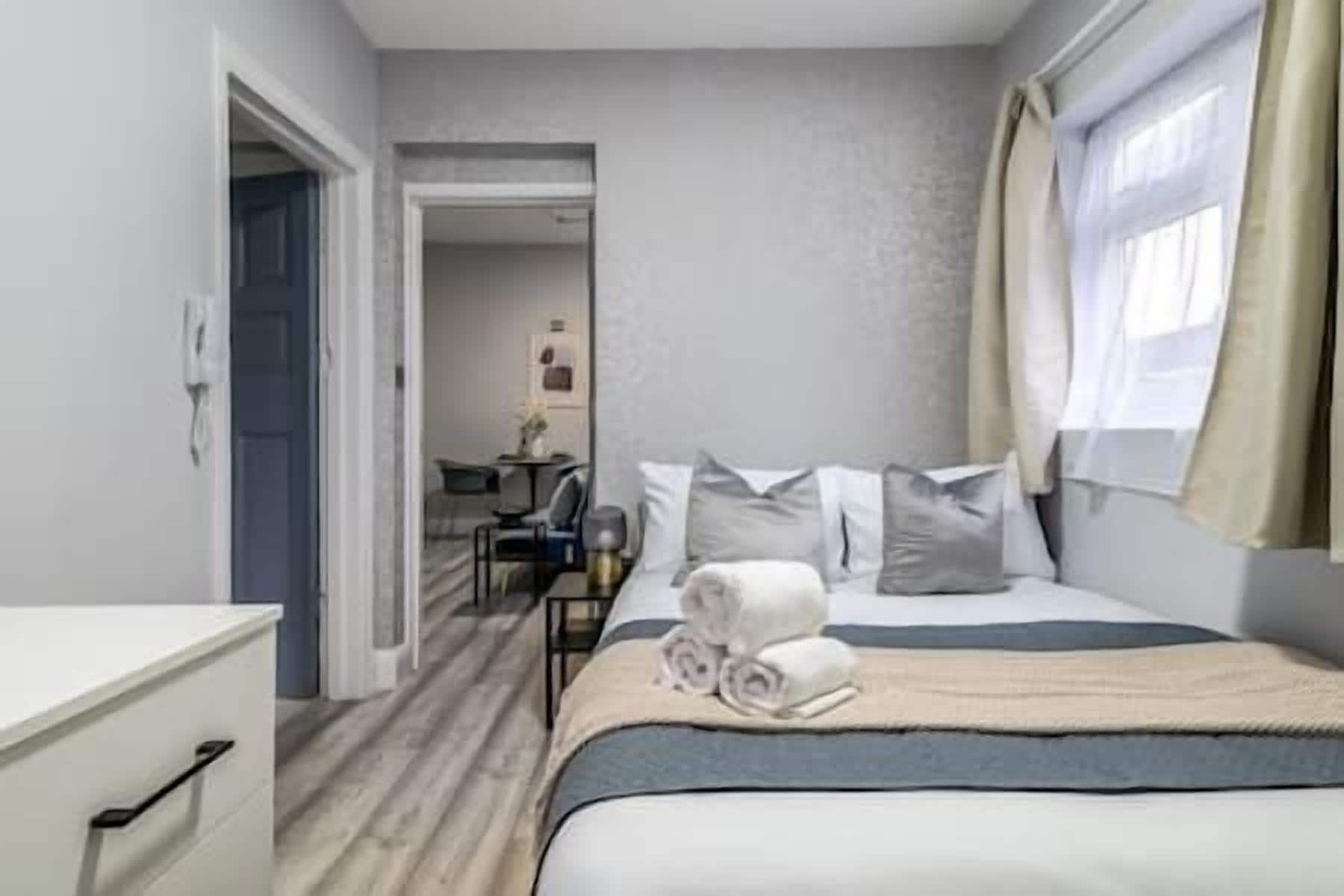 1 sovrum, skrivbord, strykjärn/strykbräda och wi-fi