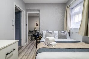 1 bedroom, desk, iron/ironing board, WiFi - Modern studio near Wembley #2 (Harrow)