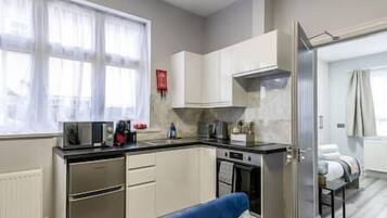 Fridge, microwave, oven, coffee/tea maker