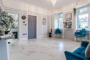 Interior - Modern studio near Wembley #2 (Harrow)