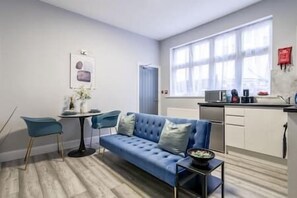 TV, books - Modern studio near Wembley #2 (Harrow)