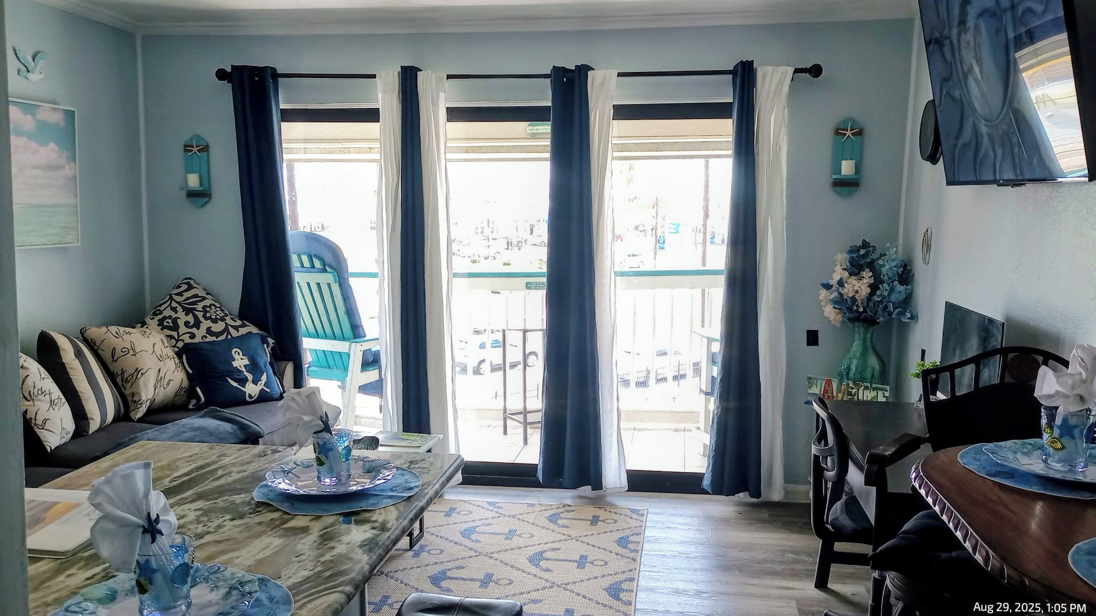 Smart TV, computer monitors