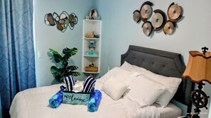 1 bedroom, desk, iron/ironing board, free WiFi - Your Cozy Retreat by the Sea Awaits!🪸🐬 Winter Texans are Welcome!! (Galveston)