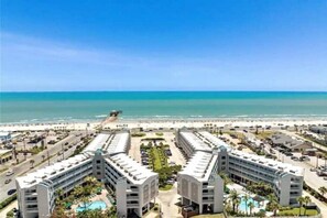 Exterior - Your Cozy Retreat by the Sea Awaits!🪸🐬  (Galveston)