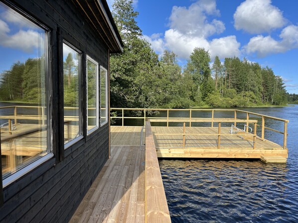 桑拿、热水浴缸、深层组织按摩、瑞典式按摩、产前按摩、运动按摩