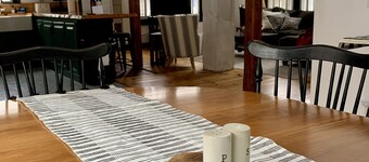 Black Bear Brook: Between Mt. Snow and Berkshire East. Minutes to lakes/hiking.