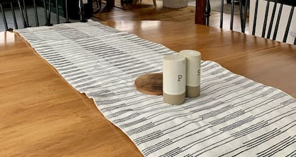 Black Bear Brook: Between Mt. Snow and Berkshire East. Minutes to lakes/hiking.