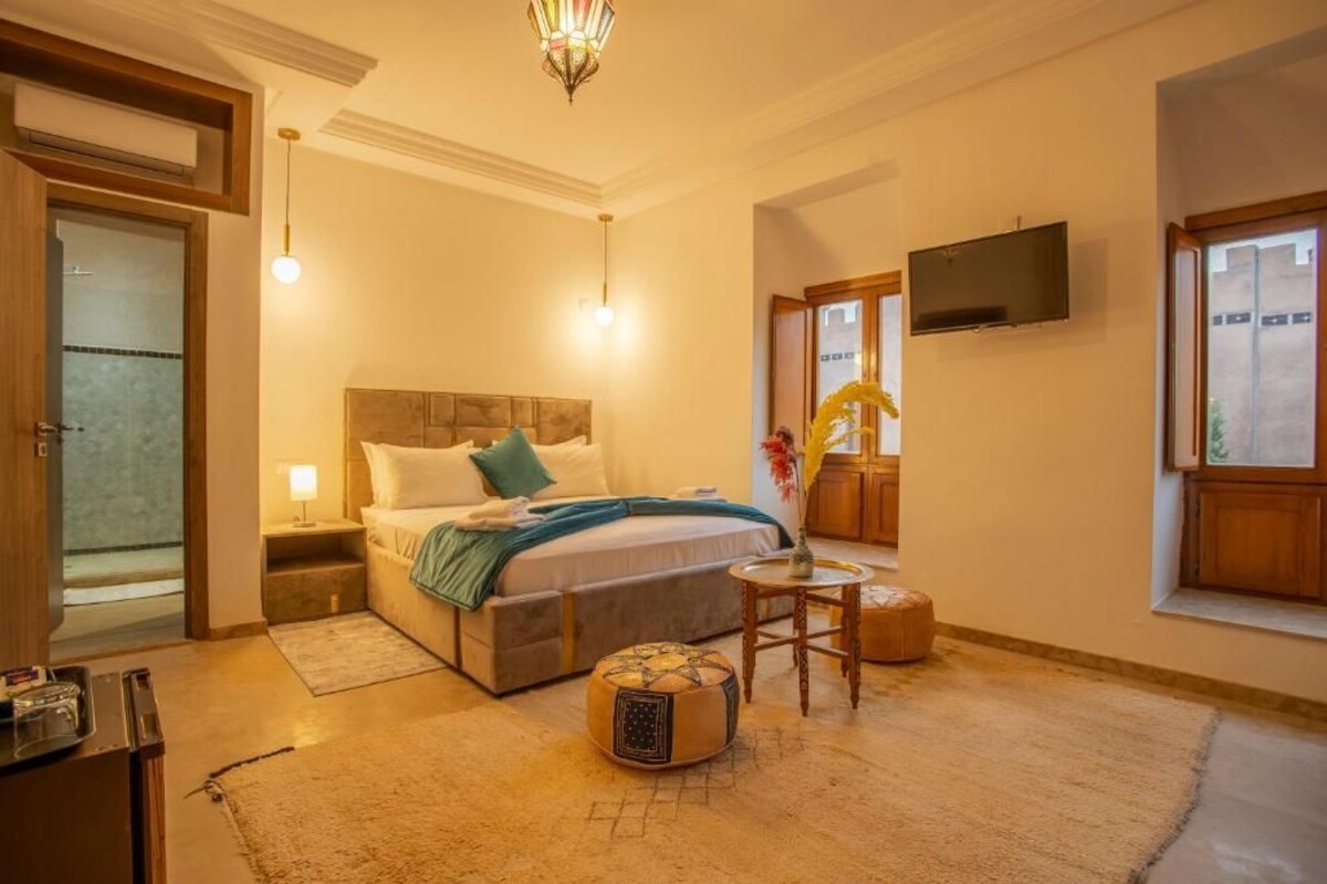 Luxury Room | Minibar, iron/ironing board (on request), cribs (surcharge), WiFi (free)