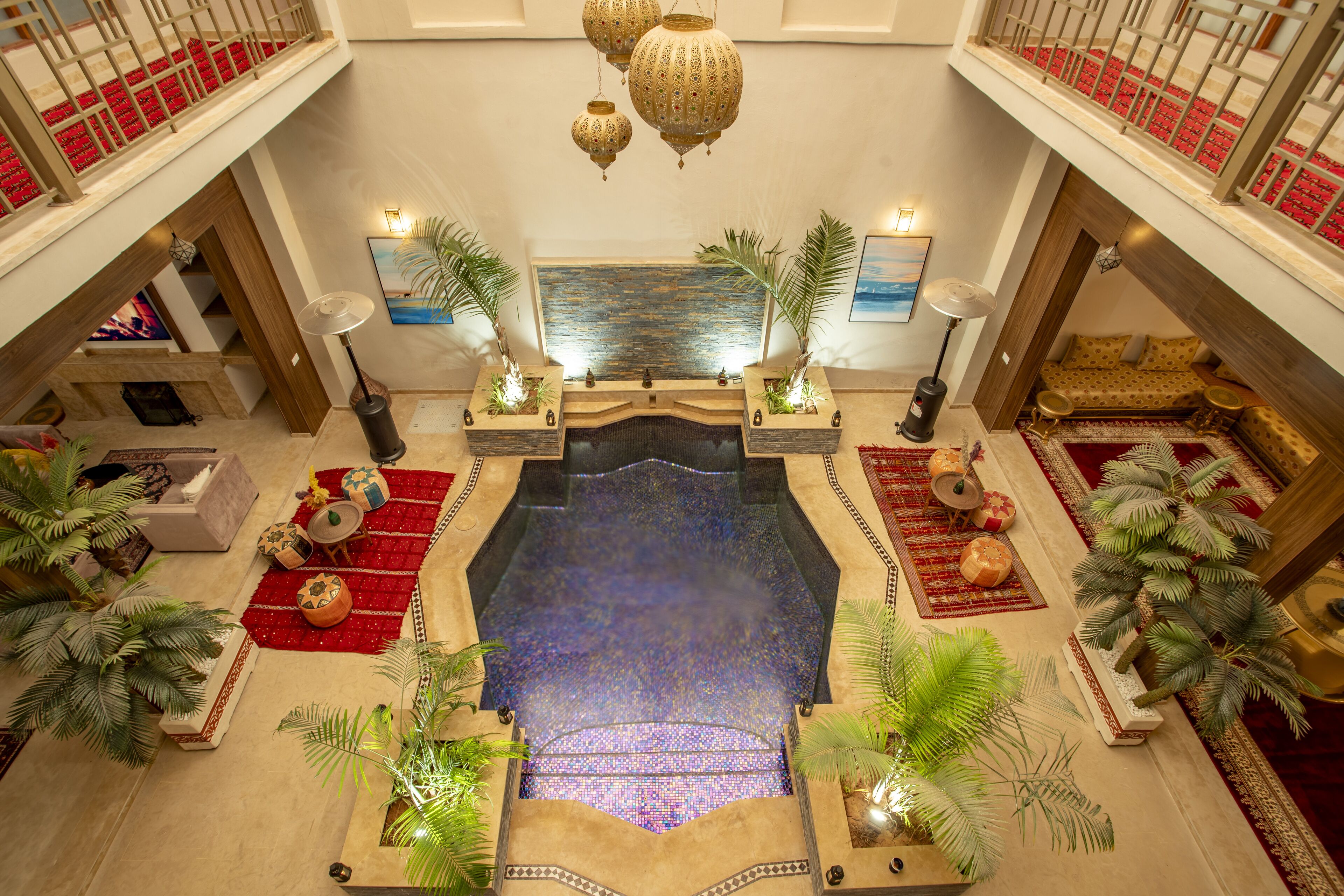 室内游泳池，室外游泳池