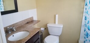 タオル、石鹸、トイレットペーパー