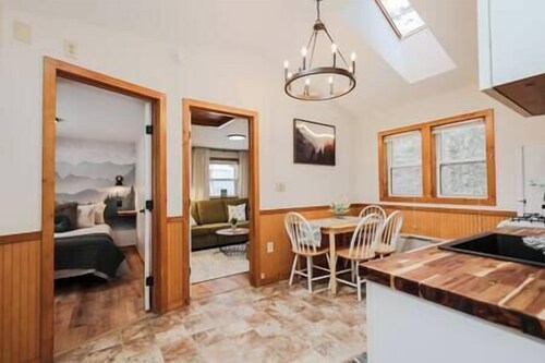 BrookHaus | Modern Cabin Stay at Harvard Brook Cabins