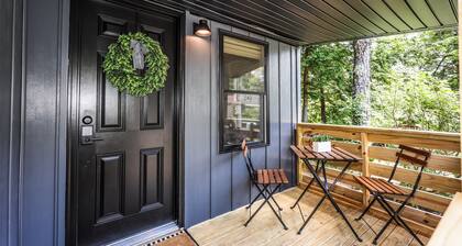 BrookHaus - Modern Cabin Stay at Harvard Brook