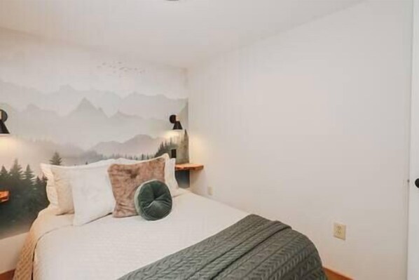 2 bedrooms, WiFi, bed sheets - BrookHaus - Modern Cabin Stay at Harvard Brook (Lincoln)